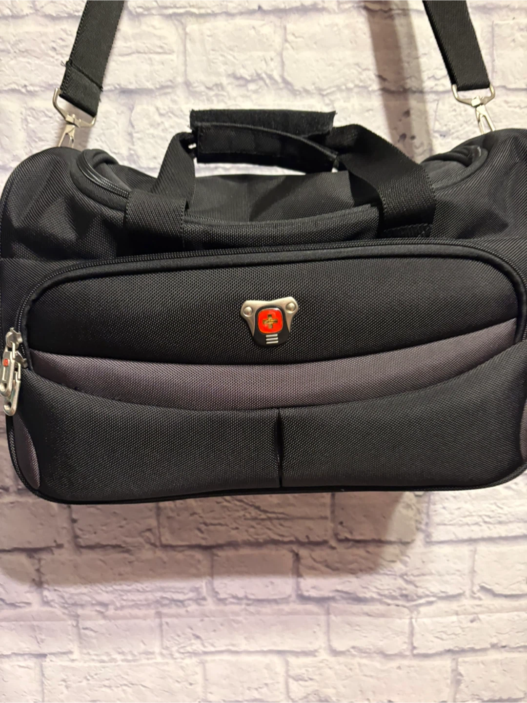 SwissGear Black Duffle Bag with Adjustable Strap - photo 2