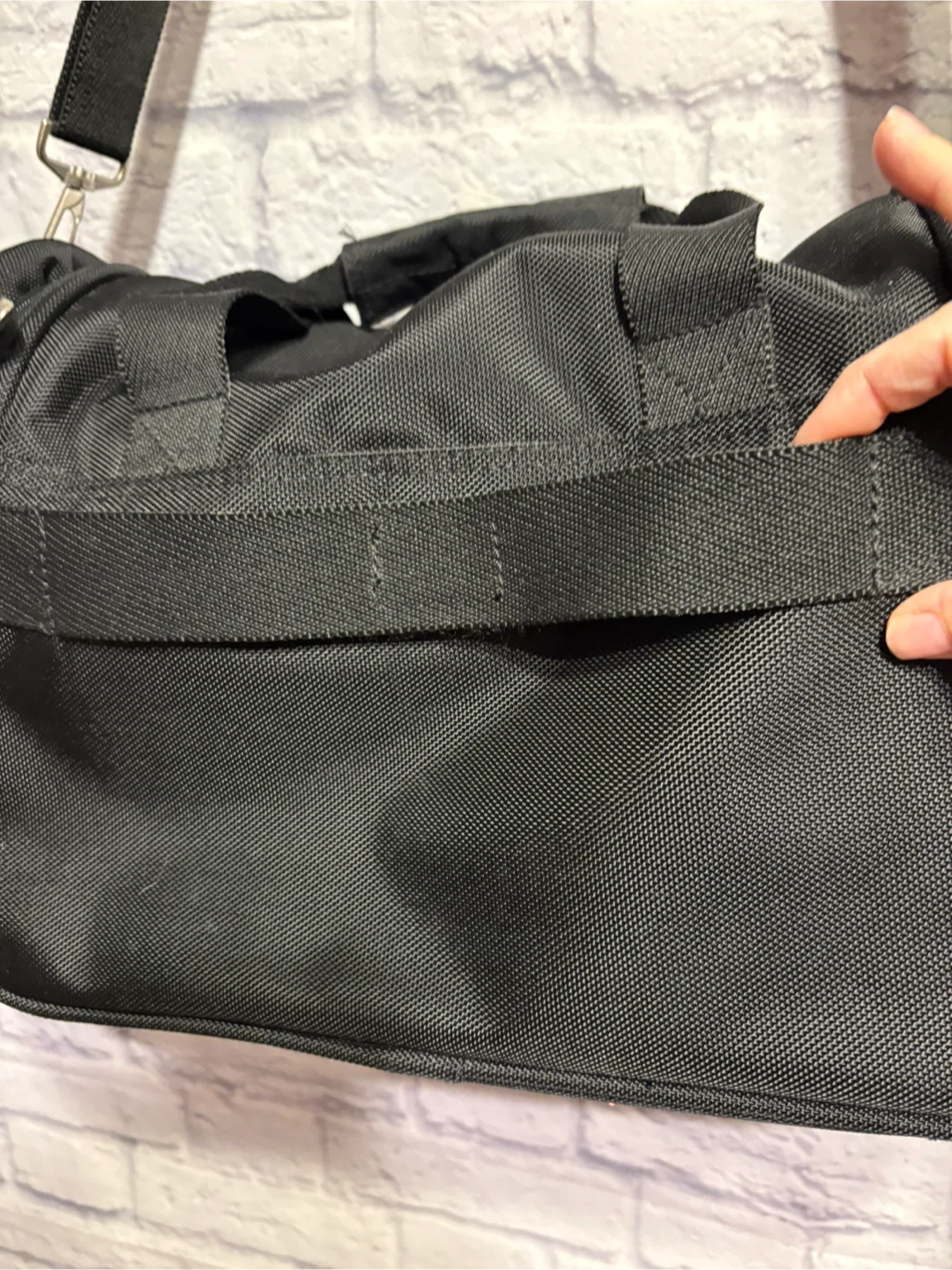 SwissGear Black Duffle Bag with Adjustable Strap - photo 5