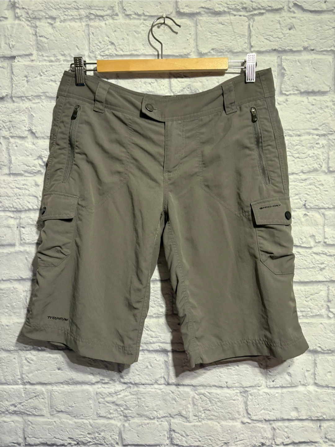Columbia Women’s Cargo Shorts Size 8