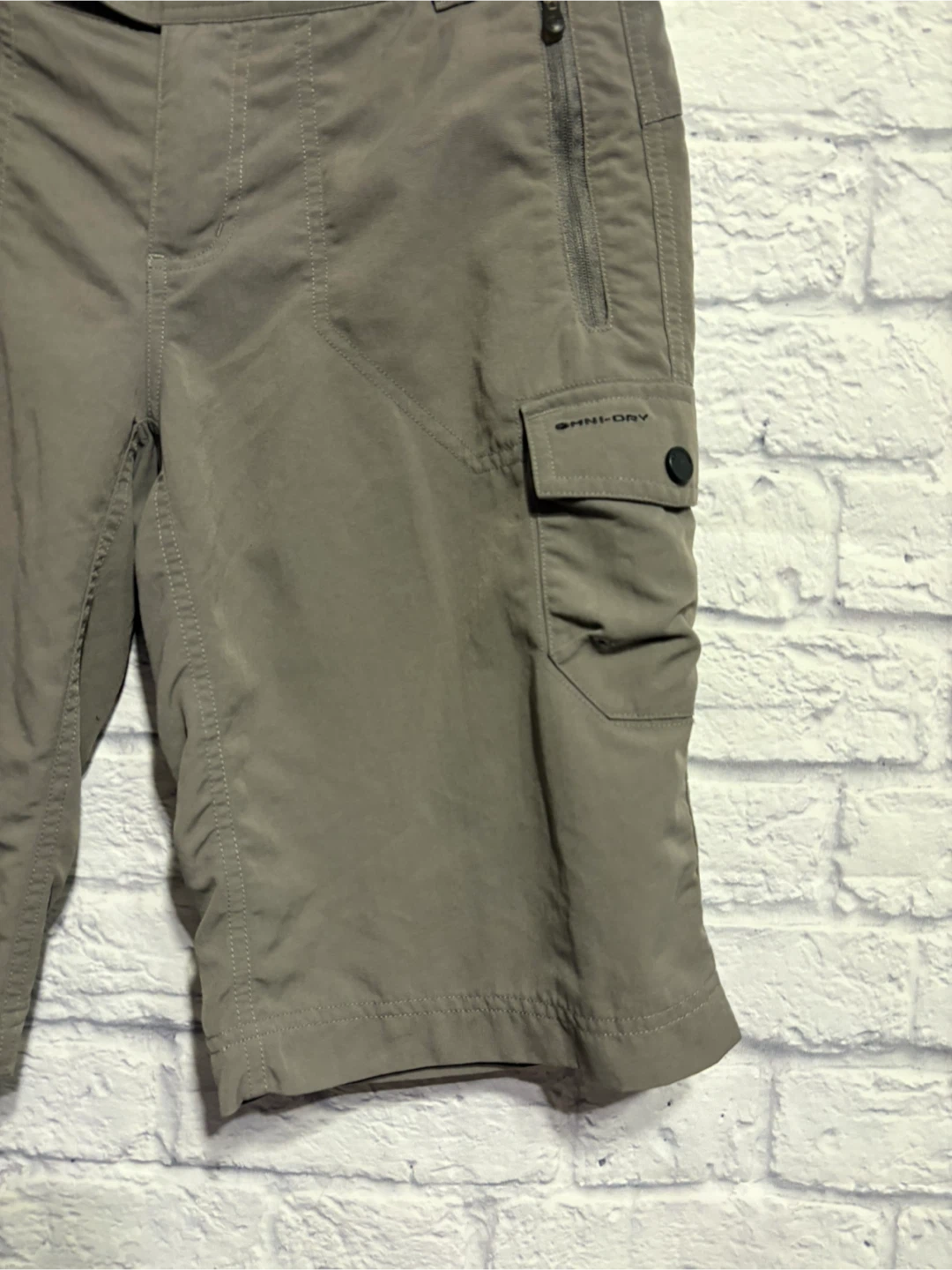 Columbia Women’s Cargo Shorts Size 8 - photo 2