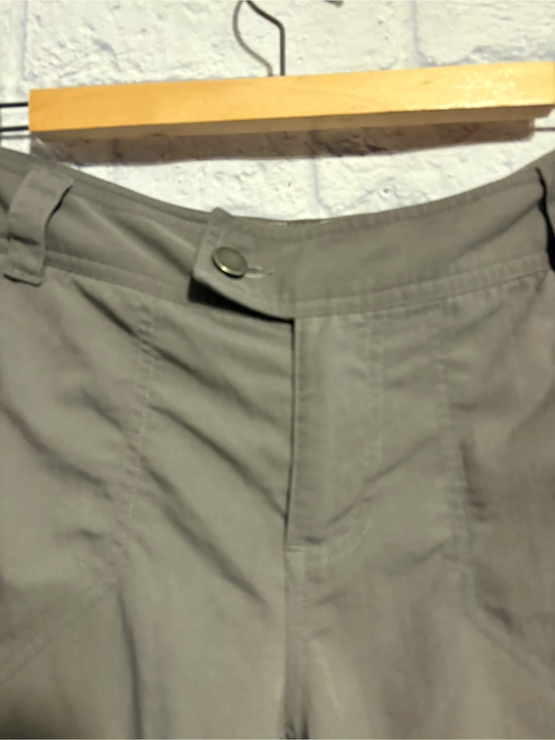 Columbia Women’s Cargo Shorts Size 8 - photo 3