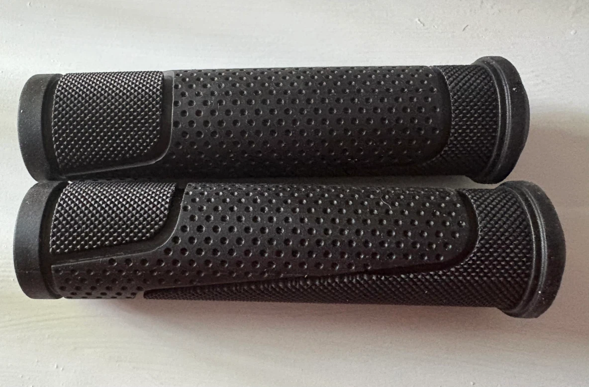 Universal Black Rubber Bicycle Handlebar Grips