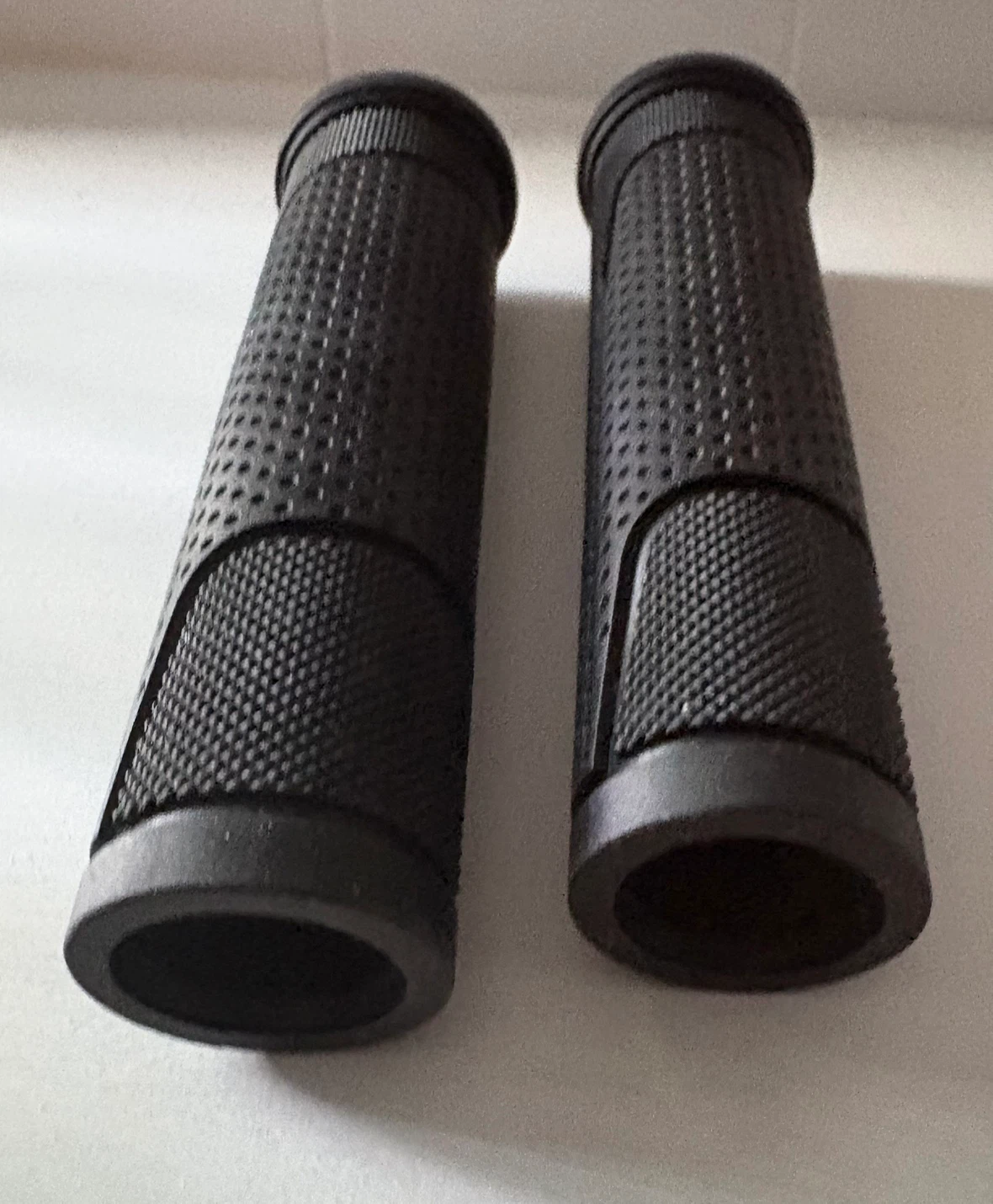 Universal Black Rubber Bicycle Handlebar Grips - photo 2