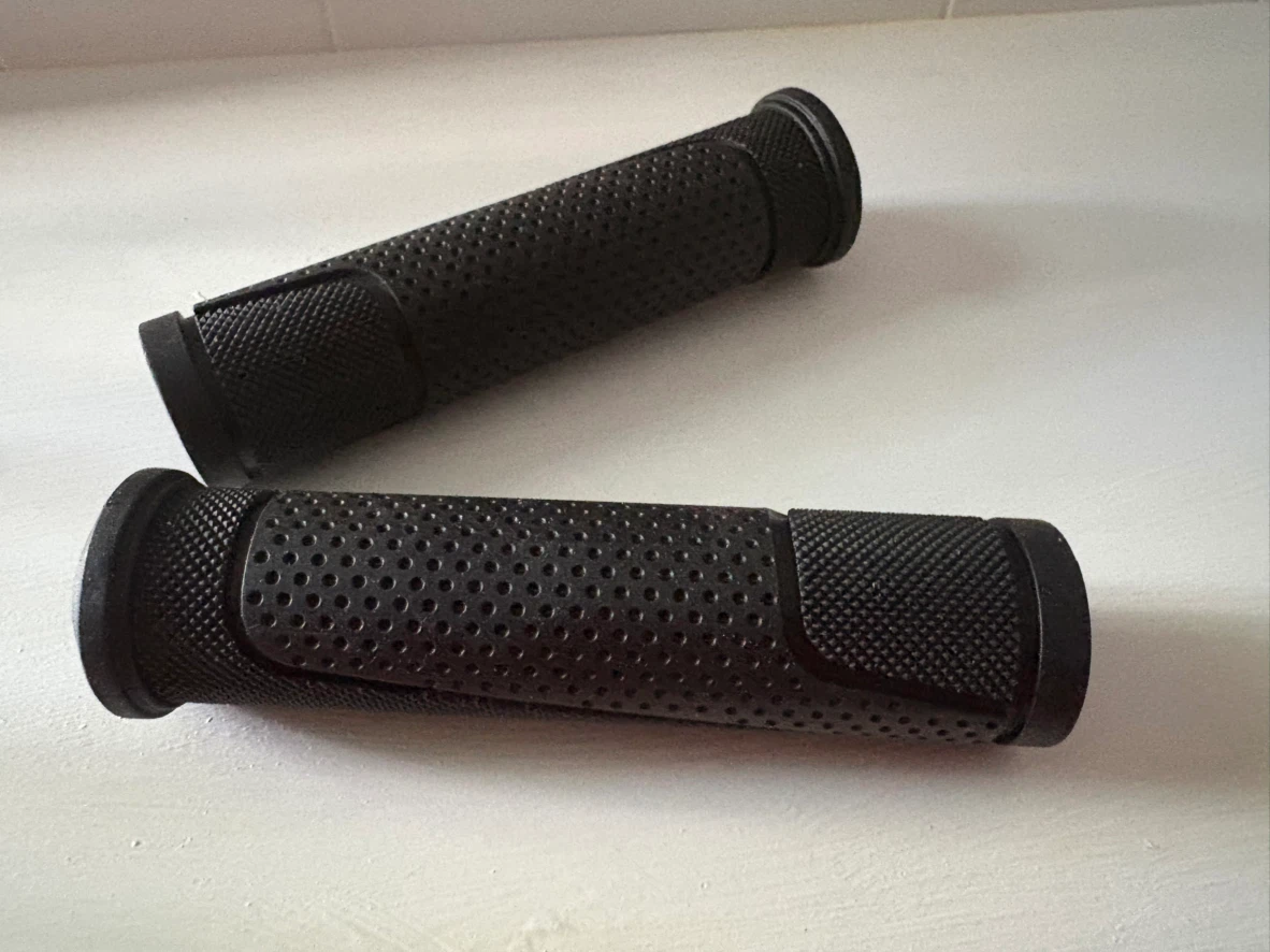 Universal Black Rubber Bicycle Handlebar Grips - photo 3