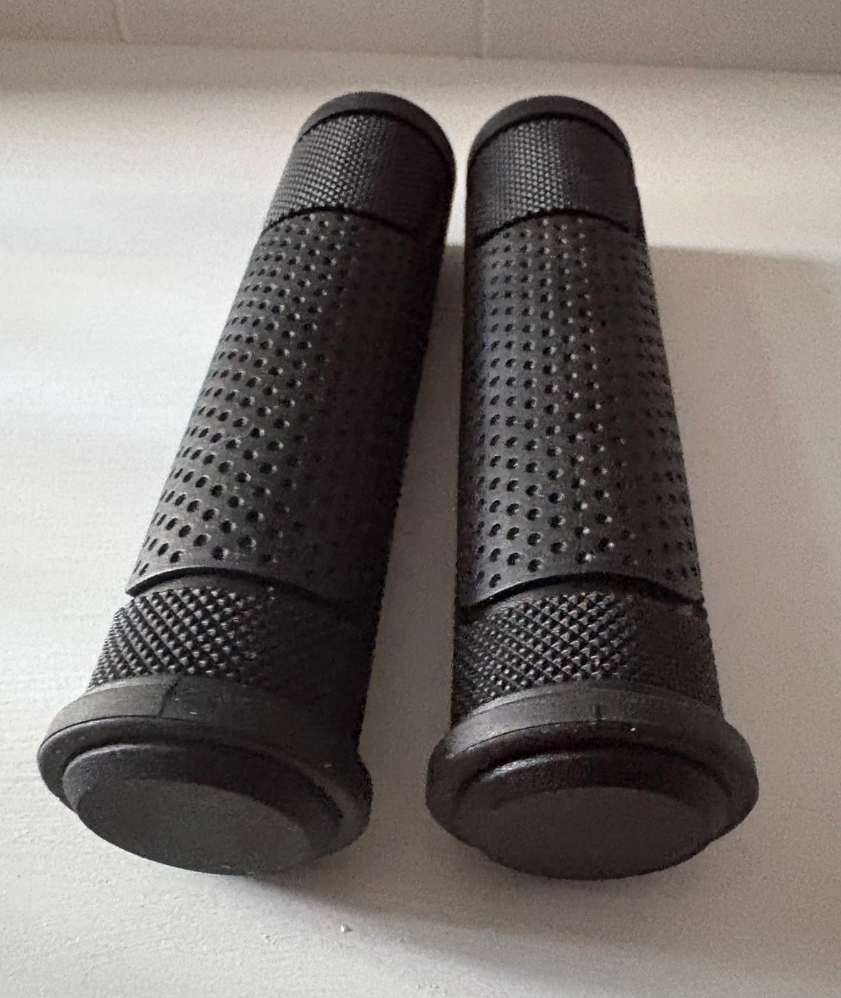 Universal Black Rubber Bicycle Handlebar Grips - photo 4
