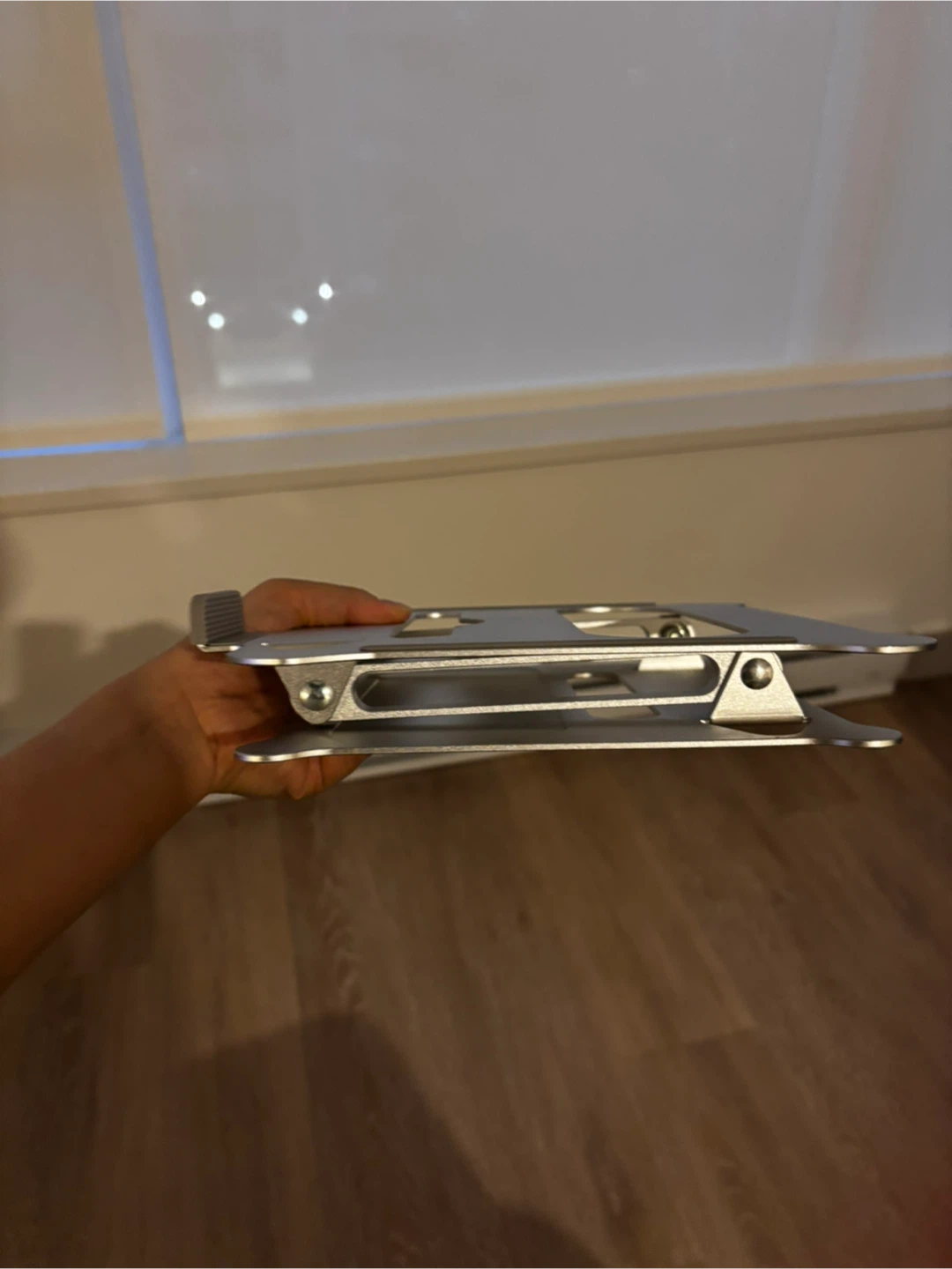 Insignia Ergonomic Adjustable Laptop Stand - Silver - photo 3