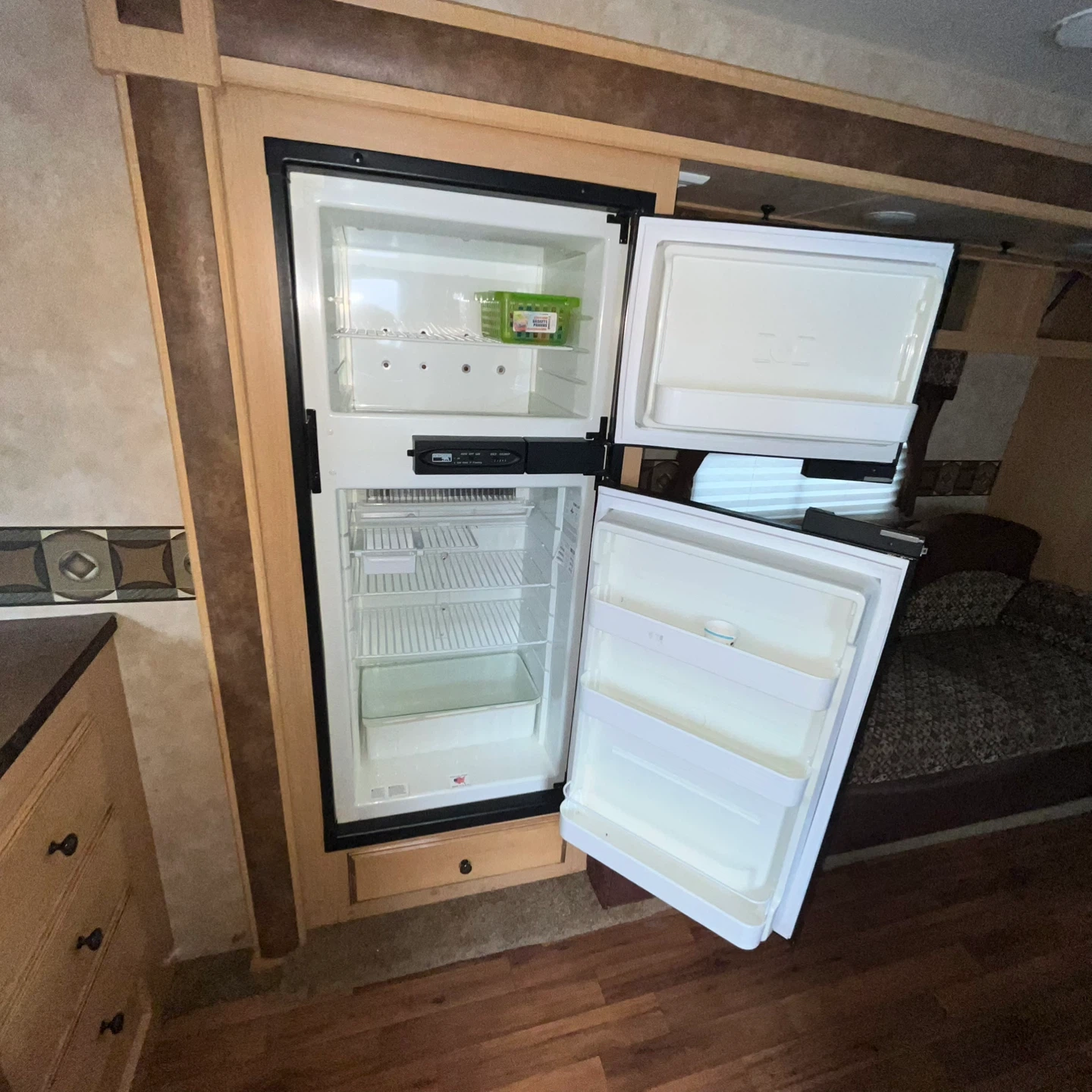 28 ft travel trailer - photo 3
