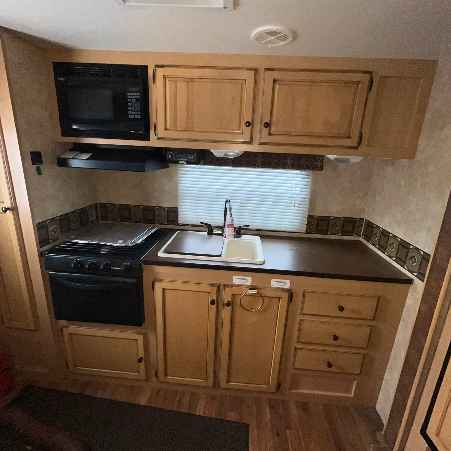 28 ft travel trailer - photo 4