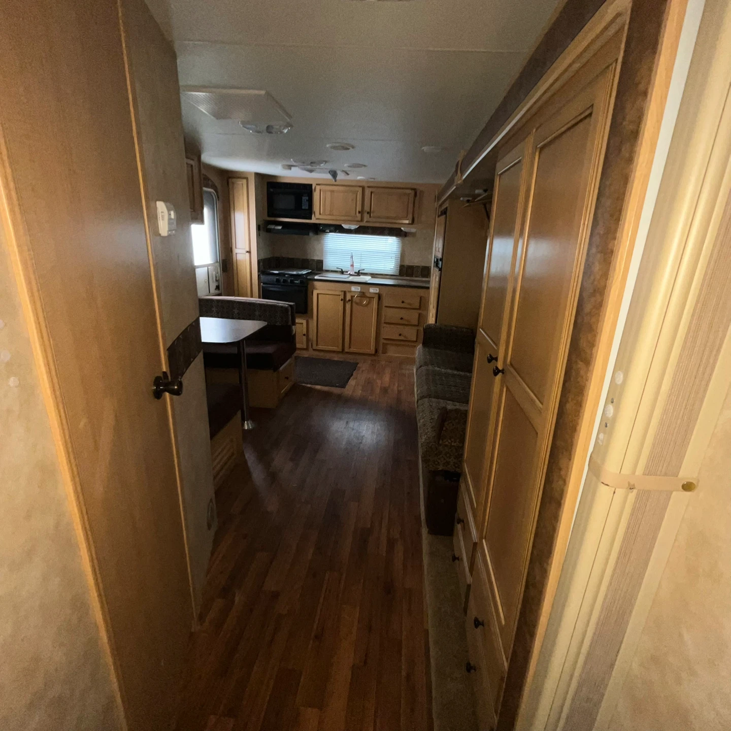 28 ft travel trailer - photo 5