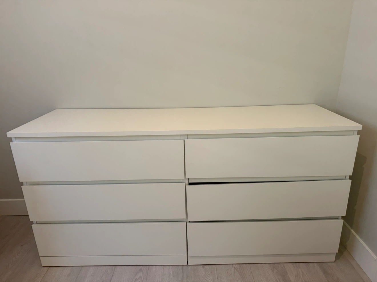 White 6-Drawer Dresser