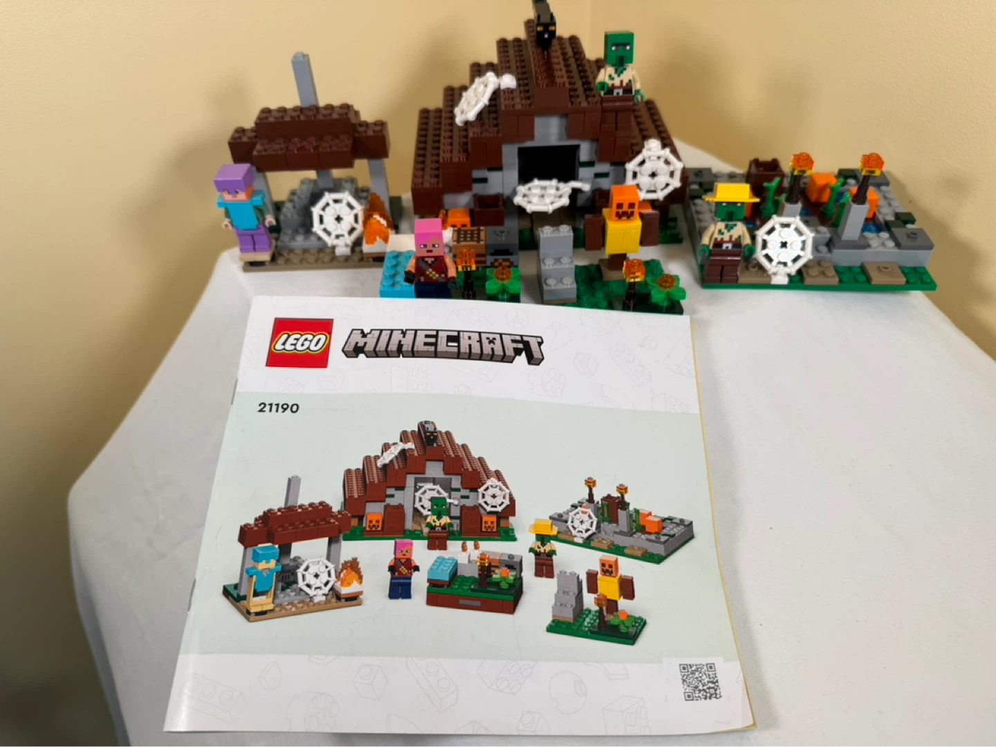 LEGO Minecraft The Abandoned House 21190 Building Set - photo 3