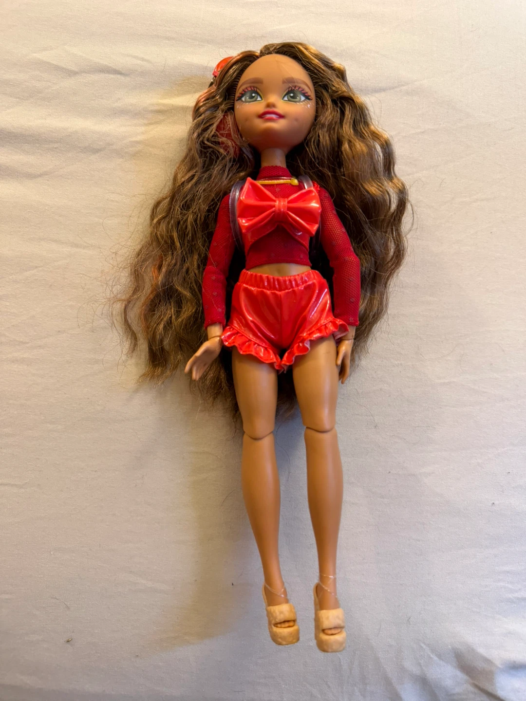 Red doll with wavy brown hair - photo 2