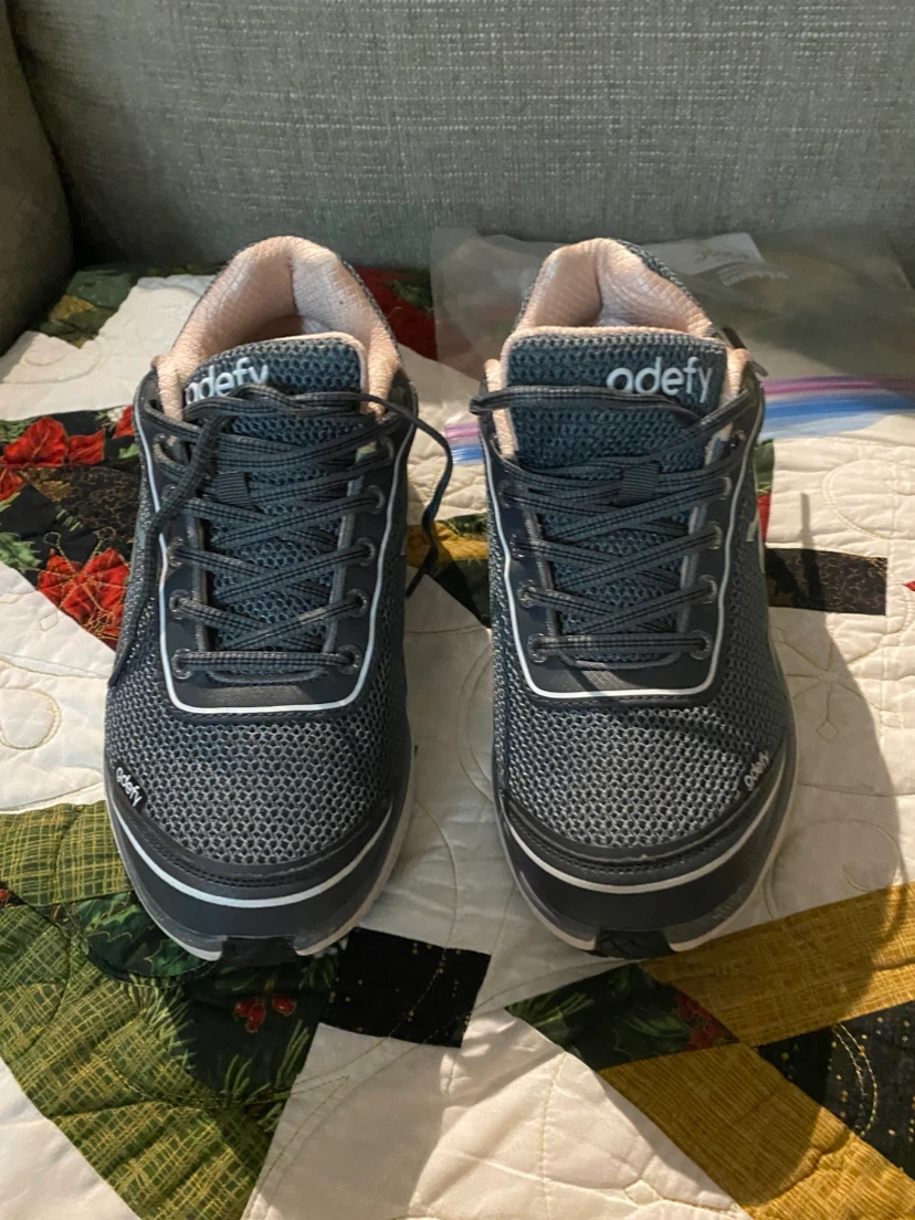 Athletic shoes - photo 2