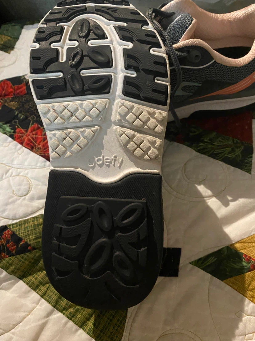 Athletic shoes - photo 3