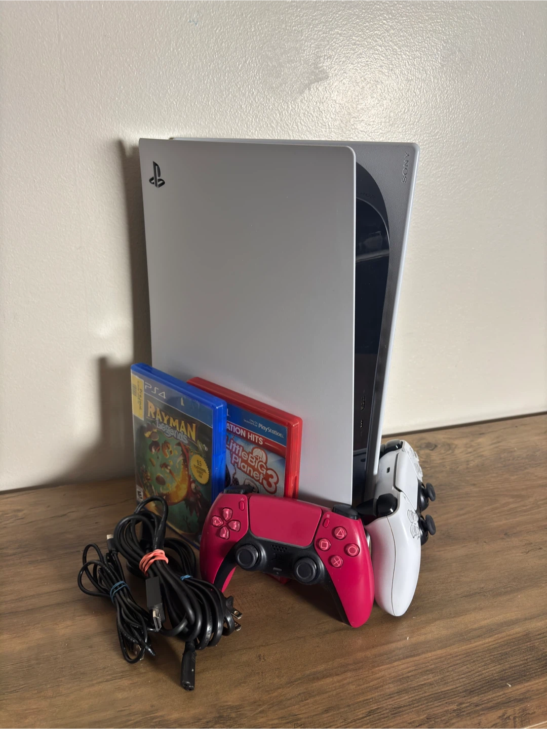 PS5 Disc Edition + 2 Controllers & 2 Games - Be Quick! - photo 2