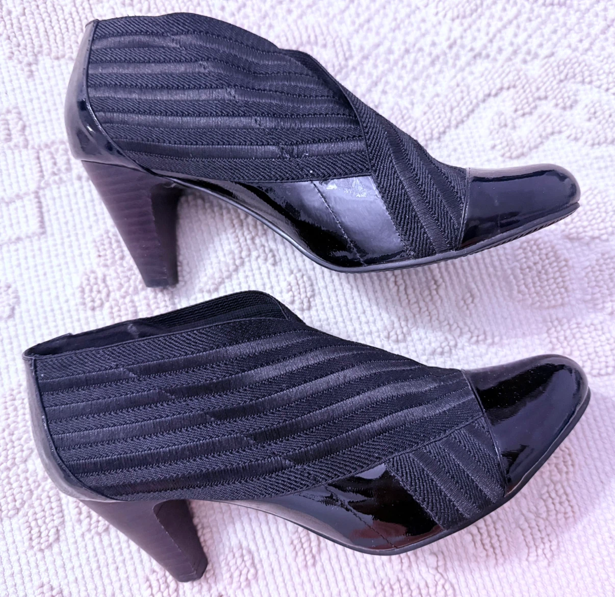 Anne Ross Black Fabric and Patent Heels - Size 9 - photo 3
