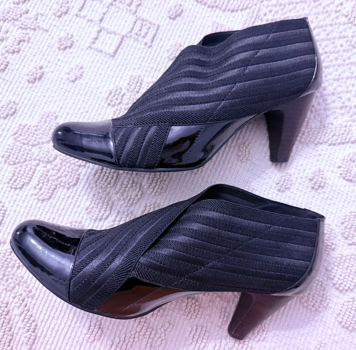 Anne Ross Black Fabric and Patent Heels - Size 9 - photo 4