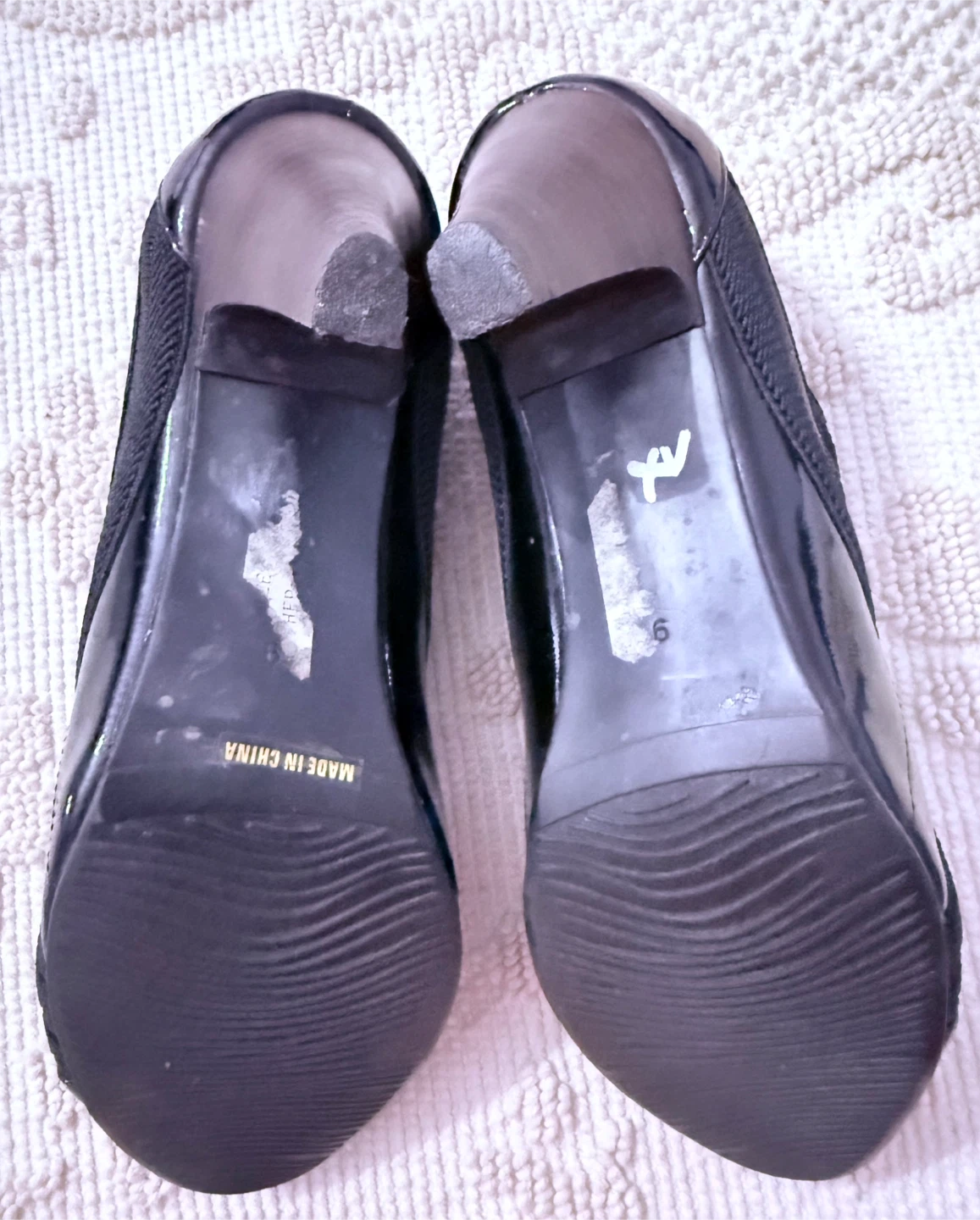Anne Ross Black Fabric and Patent Heels - Size 9 - photo 5
