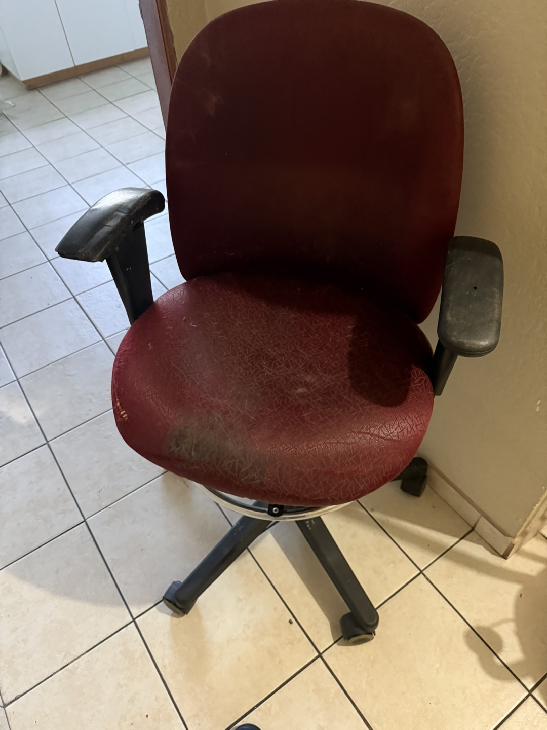 Red Office Chair with Footrest - photo 2