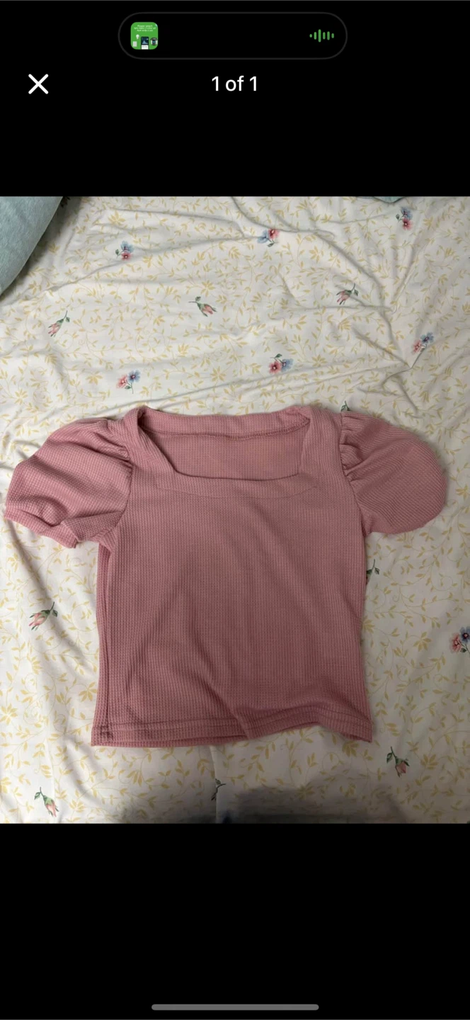 Pretty puffy sleeve topBRAND NEW-only took off price tag