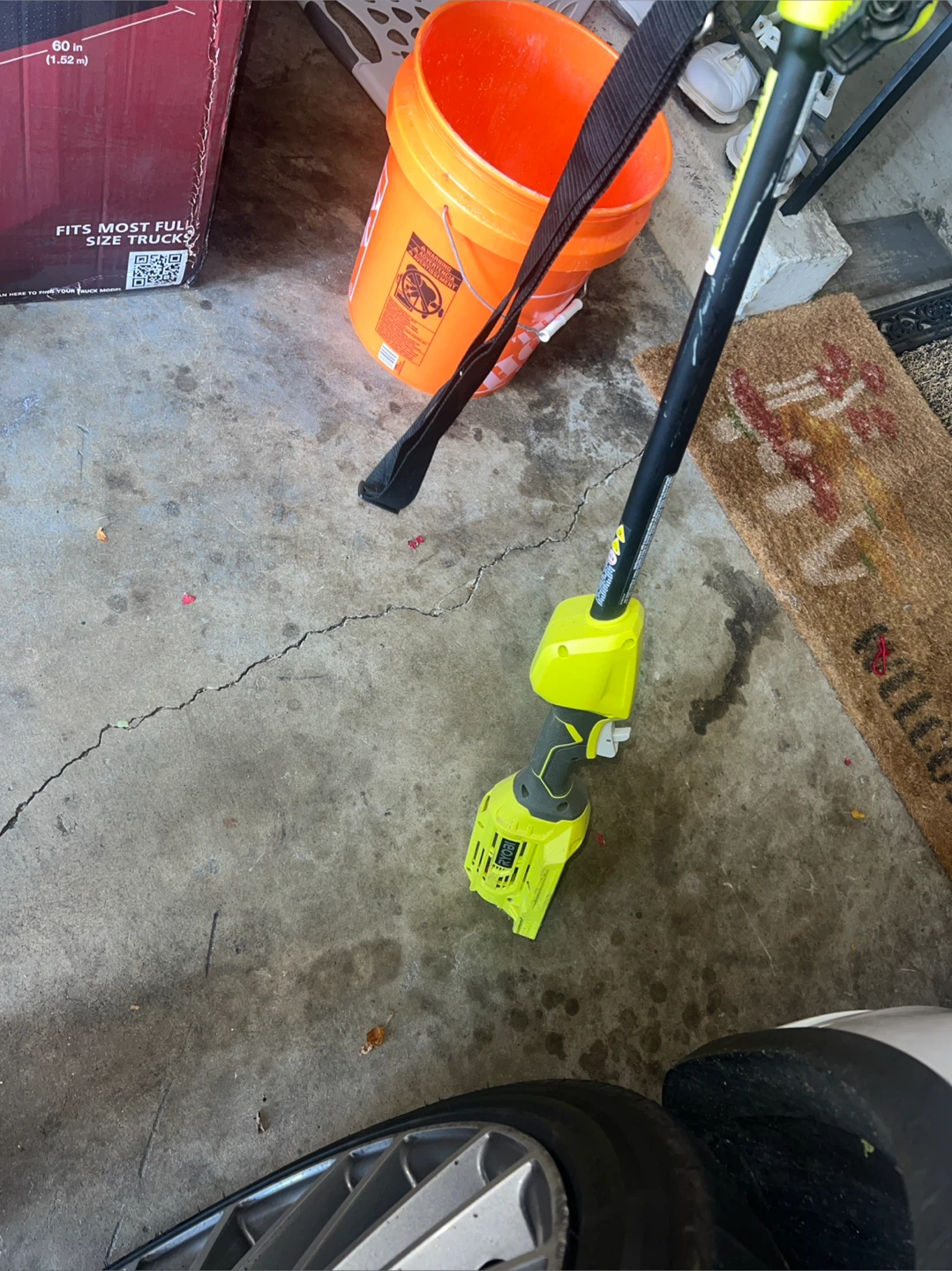 RYOBI 10" Pole Saw with Battery and Charger - photo 3