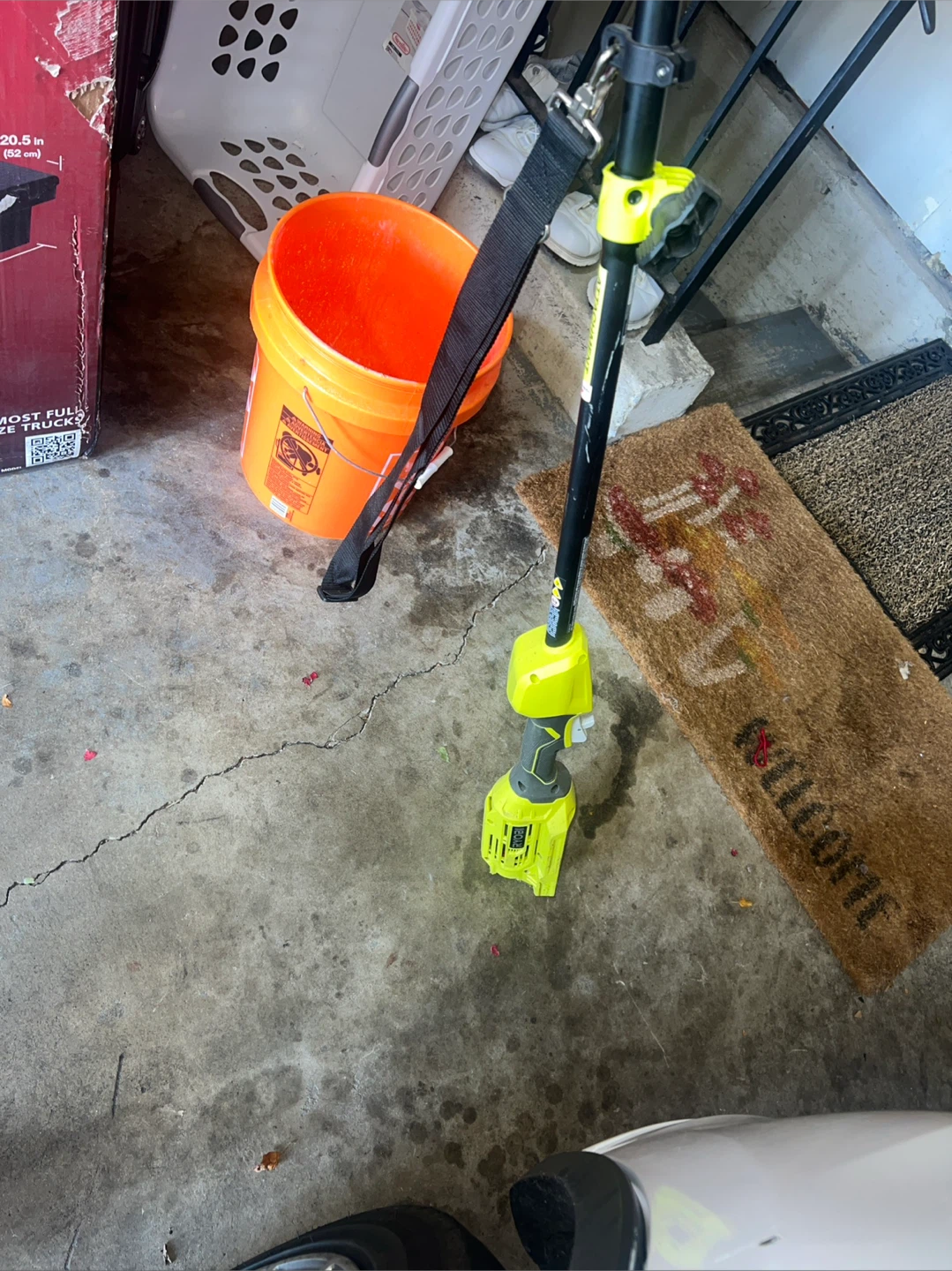 RYOBI 10" Pole Saw with Battery and Charger - photo 5