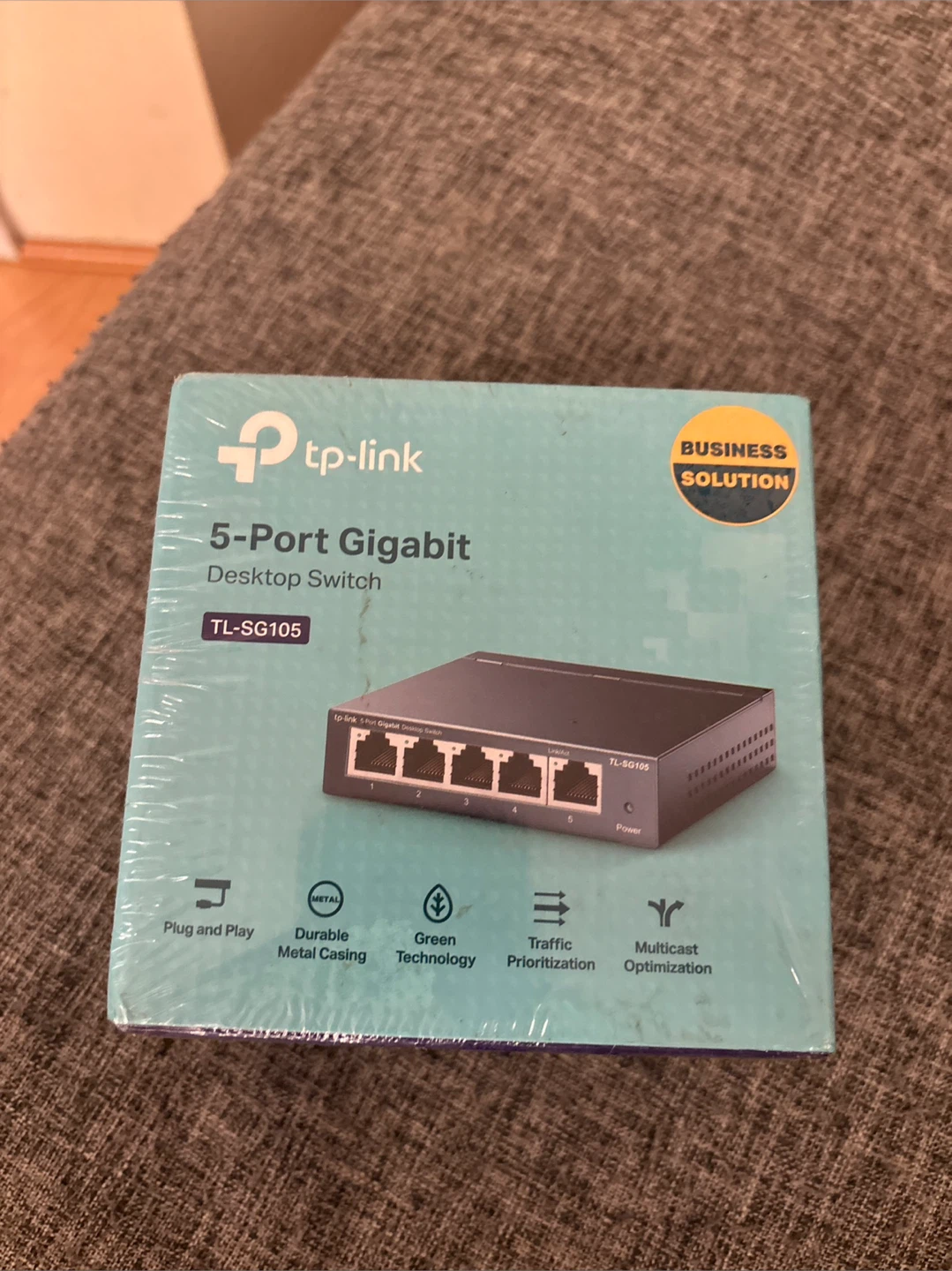 TP-Link TL-SG105 5-Port Gigabit Desktop Switch - photo 2