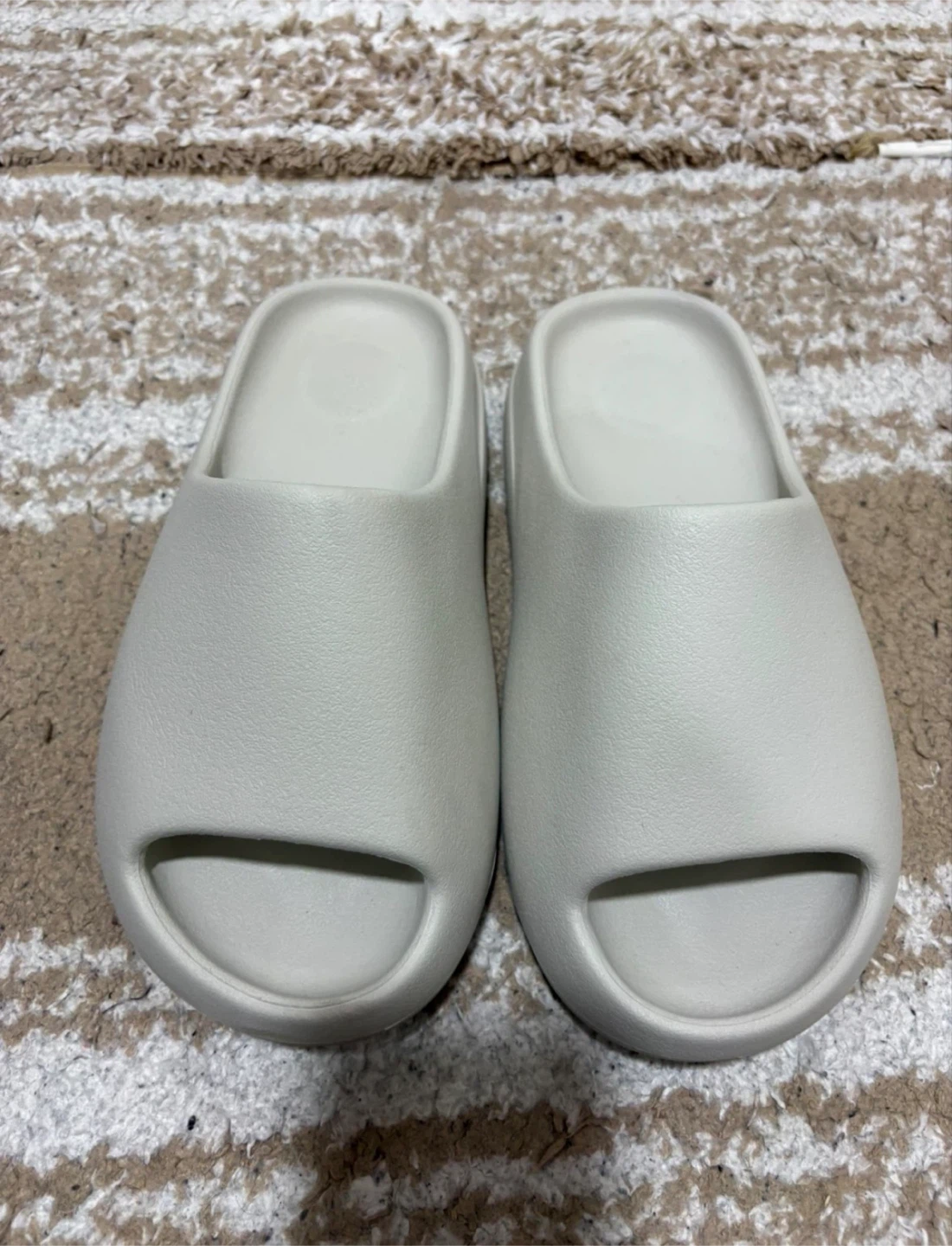 Yeezy slides size 6