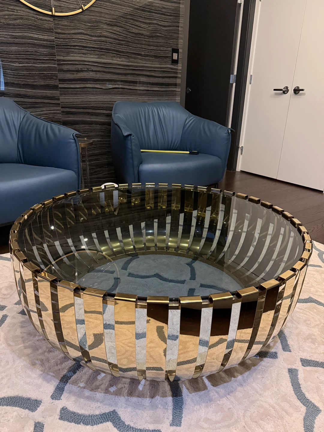 Large Coffee Table, tinted Glass and Gold Frame diameter 42” - photo 2