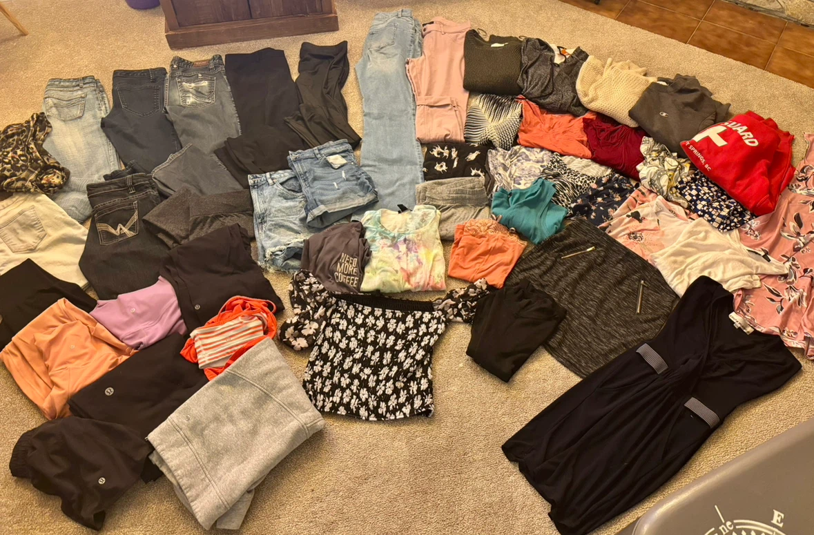 Women’s medium/large big bag deal ( with lululemon items )