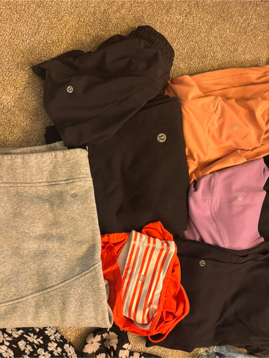 Women’s medium/large big bag deal ( with lululemon items ) - photo 2