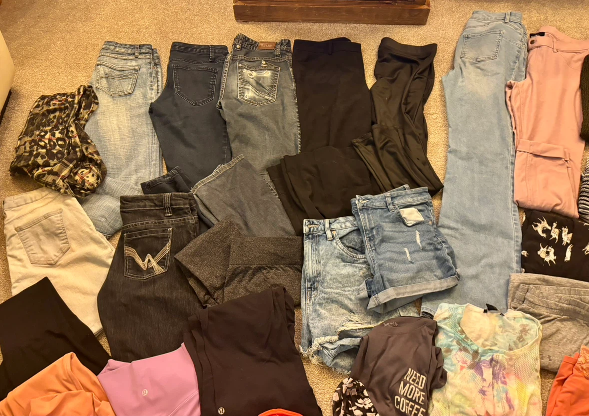 Women’s medium/large big bag deal ( with lululemon items ) - photo 3