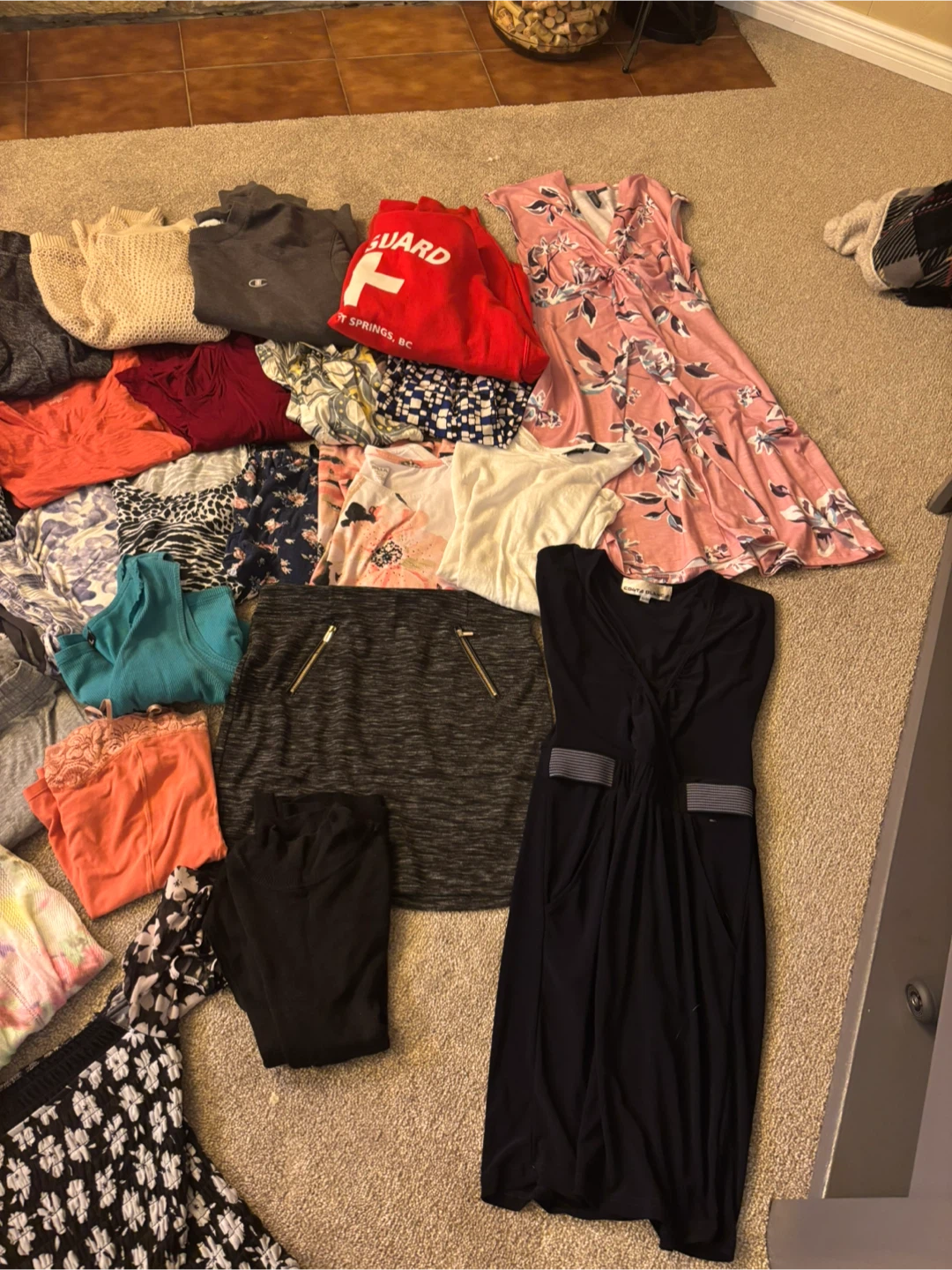 Women’s medium/large big bag deal ( with lululemon items ) - photo 5