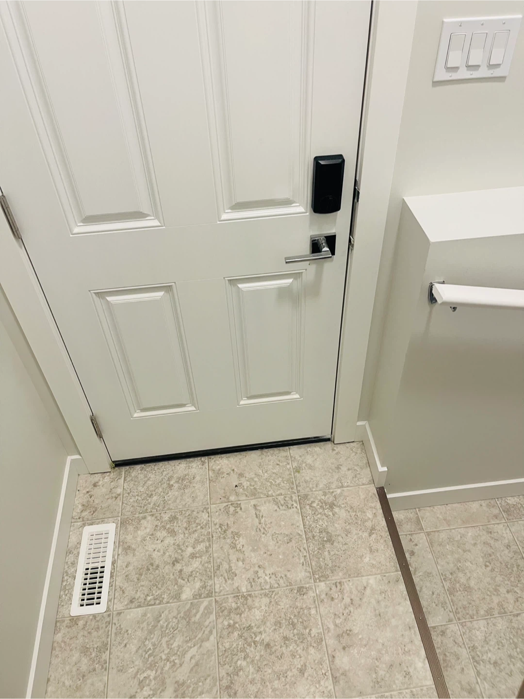 2bedrooms 1bathroom basement for rent - photo 2