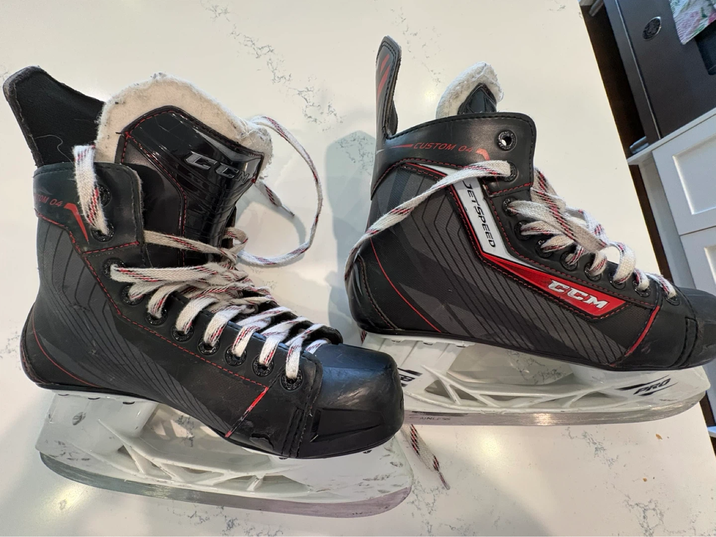 Men’s hockey skates size 7 - photo 2