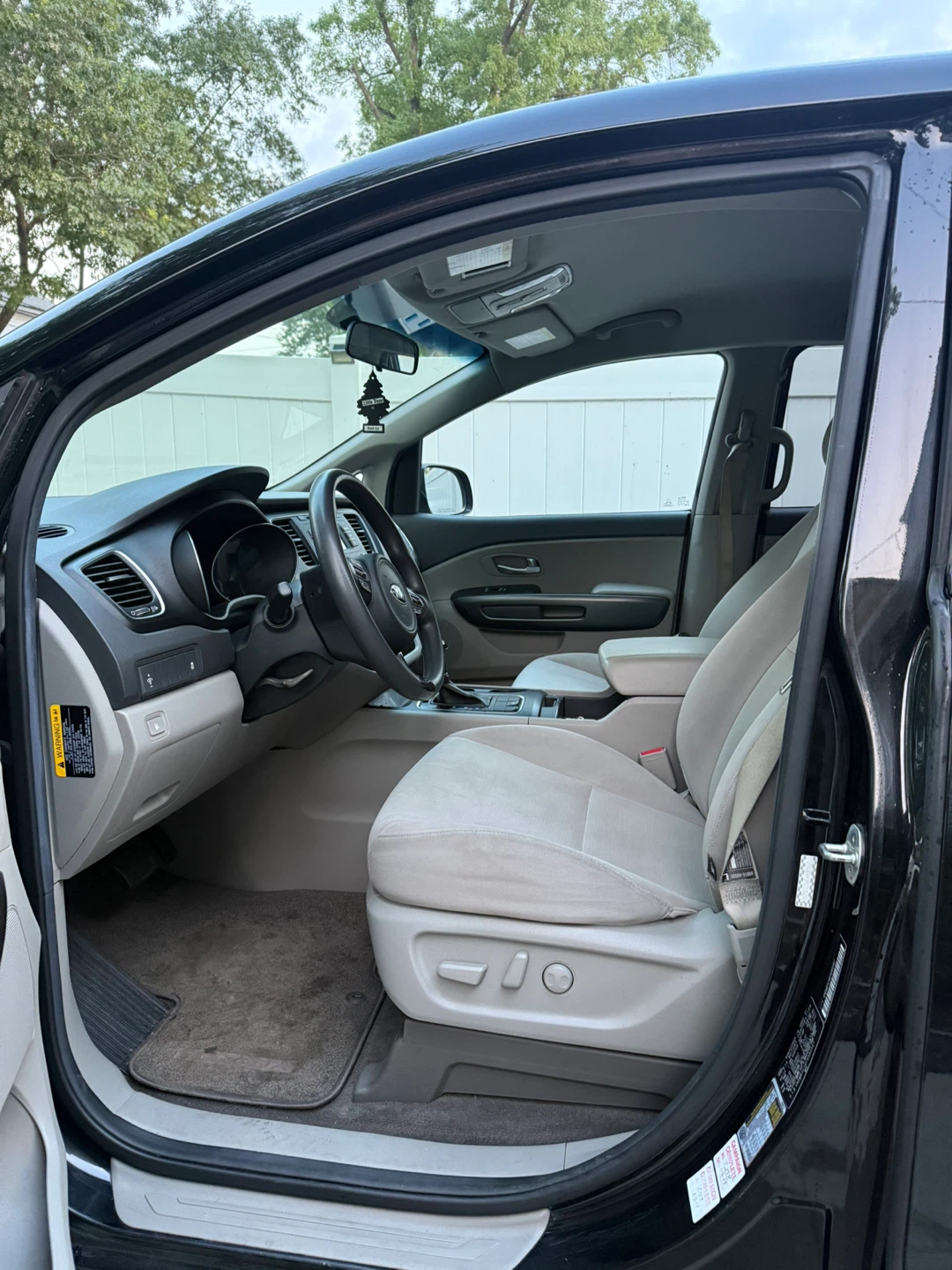 Black 2015 Kia Sedona LX Minivan with 142k miles - photo 4