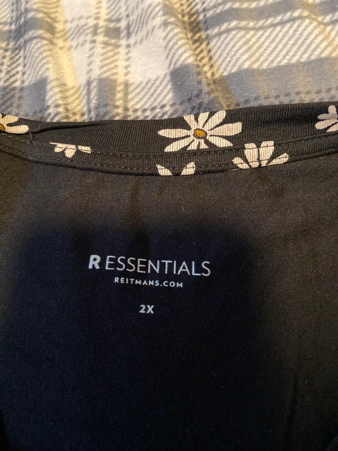 Women’s Reitmans Daisy Print T-Shirt Size 2X - photo 2