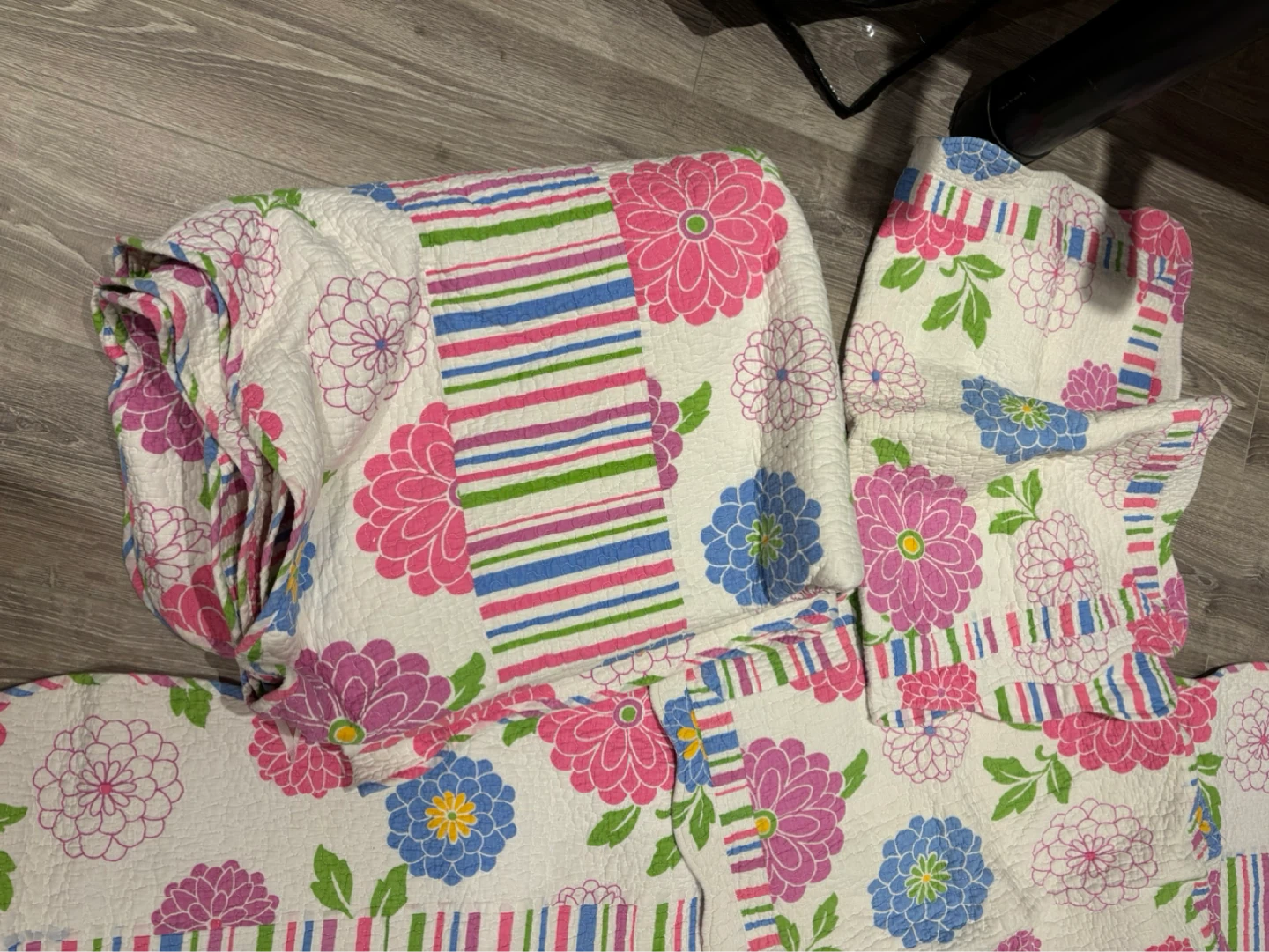 2 Single Bed Quilts - photo 2