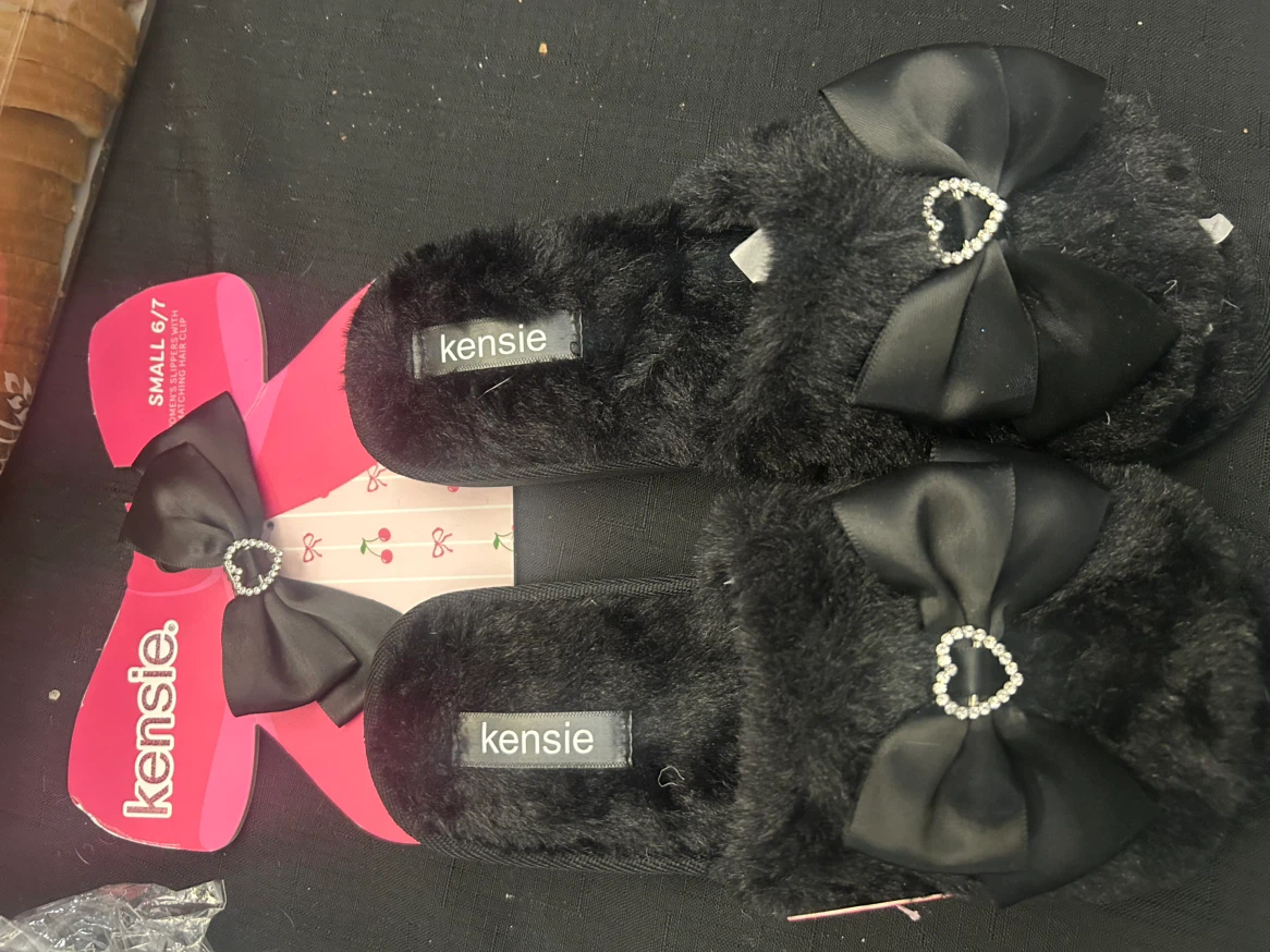 Kensie Black Faux Fur Slippers with Bows Size Small 6/7