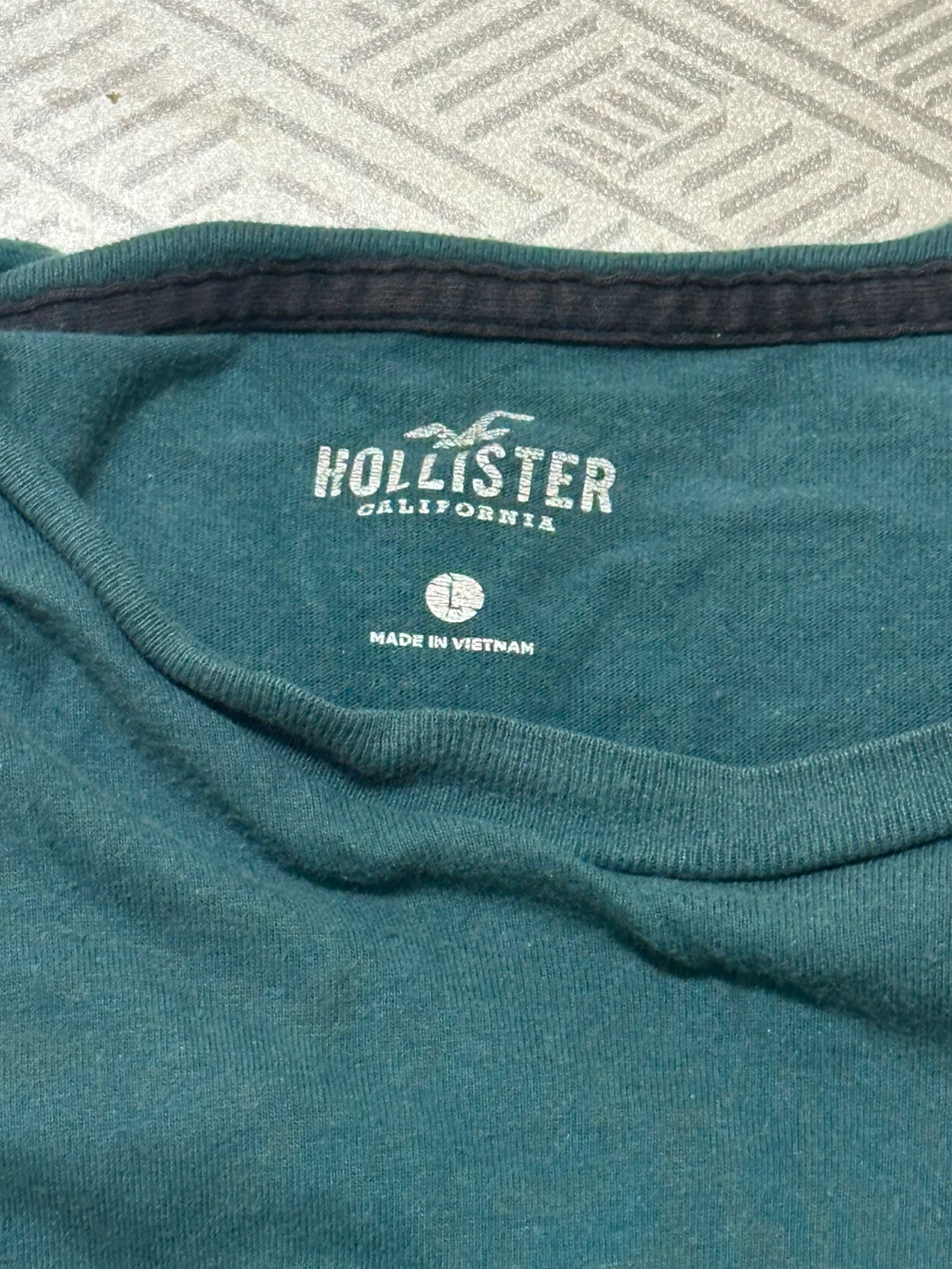 Hollister T-Shirt - Teal - Large - photo 2