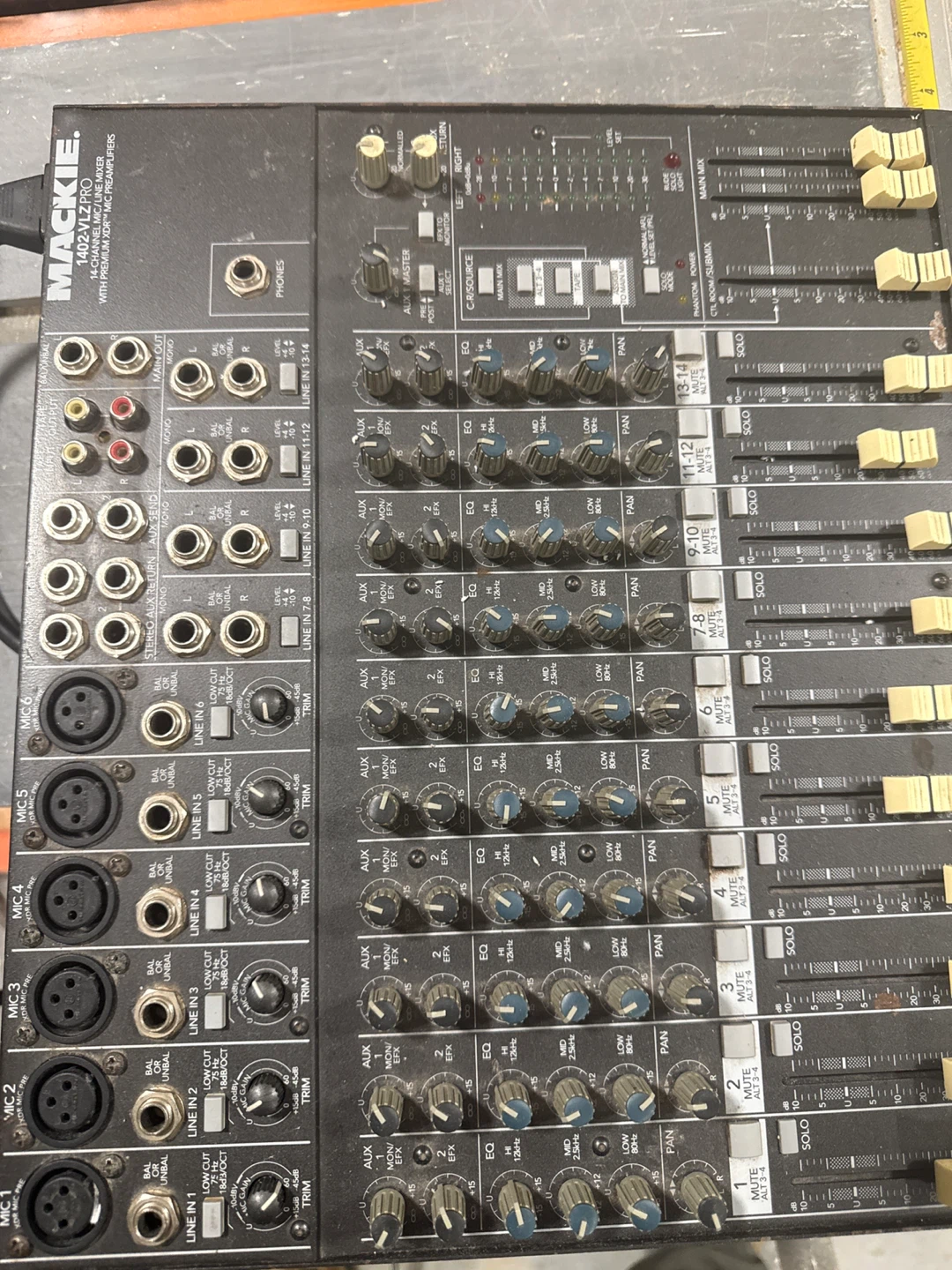 Mackie 1402-VLZ Pro 14-Channel Mixer