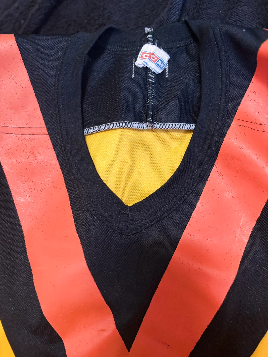 Vintage Vancouver Canucks "Flying V" CCM Jersey - photo 2