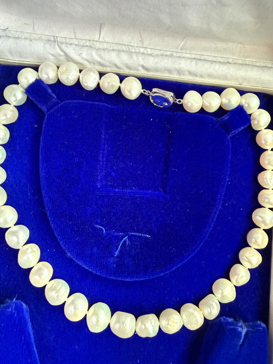 Elegant white pearl necklace - photo 2