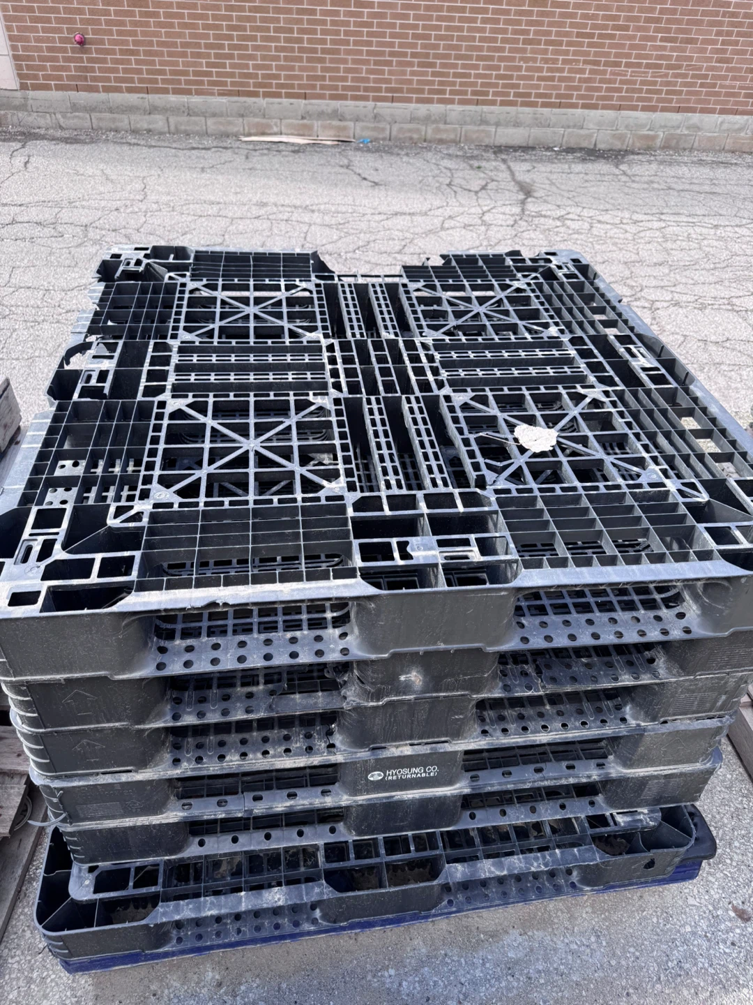 Plastic Pallets for free - photo 2