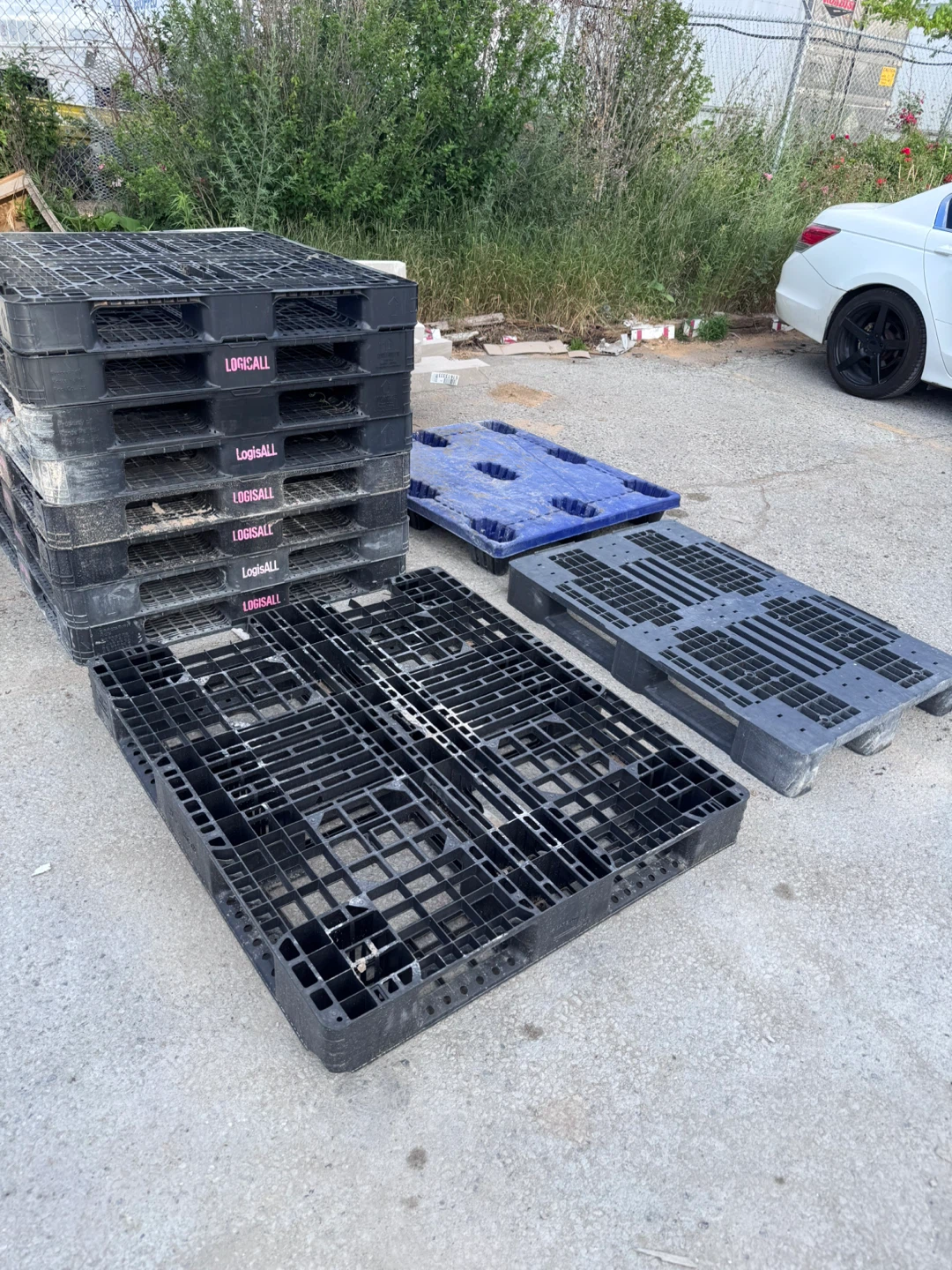 Plastic Pallets for free - photo 3