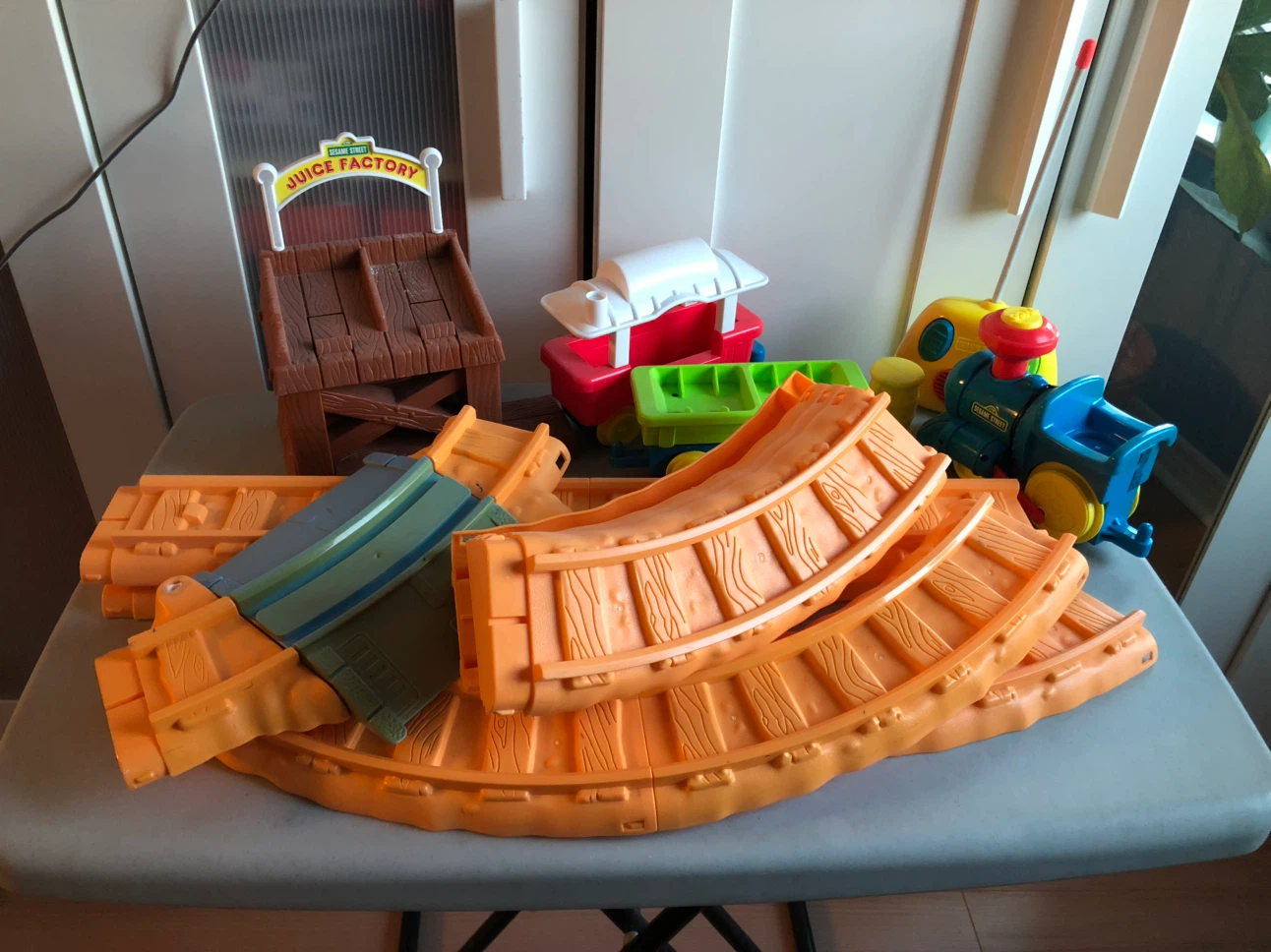 Sesame Street Juice Factory Train Set