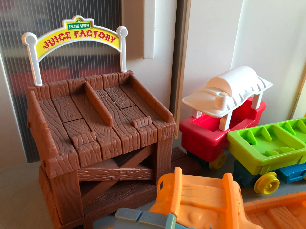 Sesame Street Juice Factory Train Set - photo 3