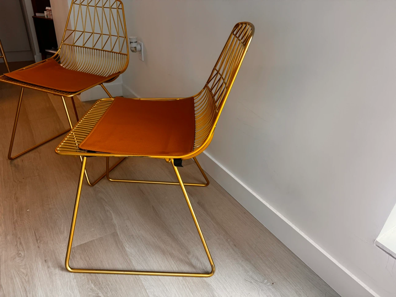 Set of 2 Gold Wire Chairs with Brown Seat Cushions - photo 3