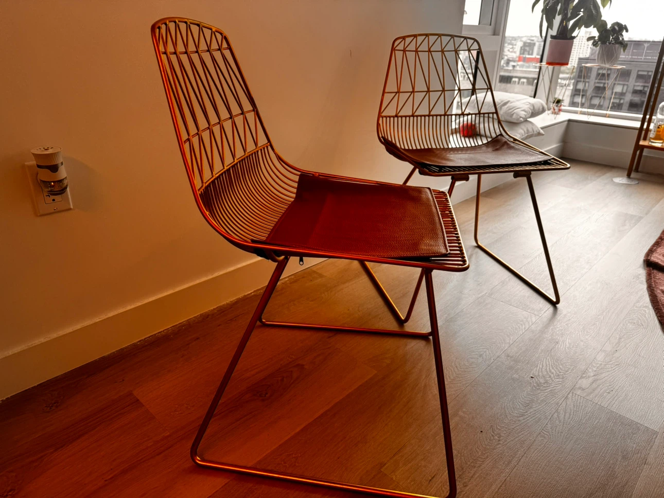 Set of 2 Gold Wire Chairs with Brown Seat Cushions - photo 4