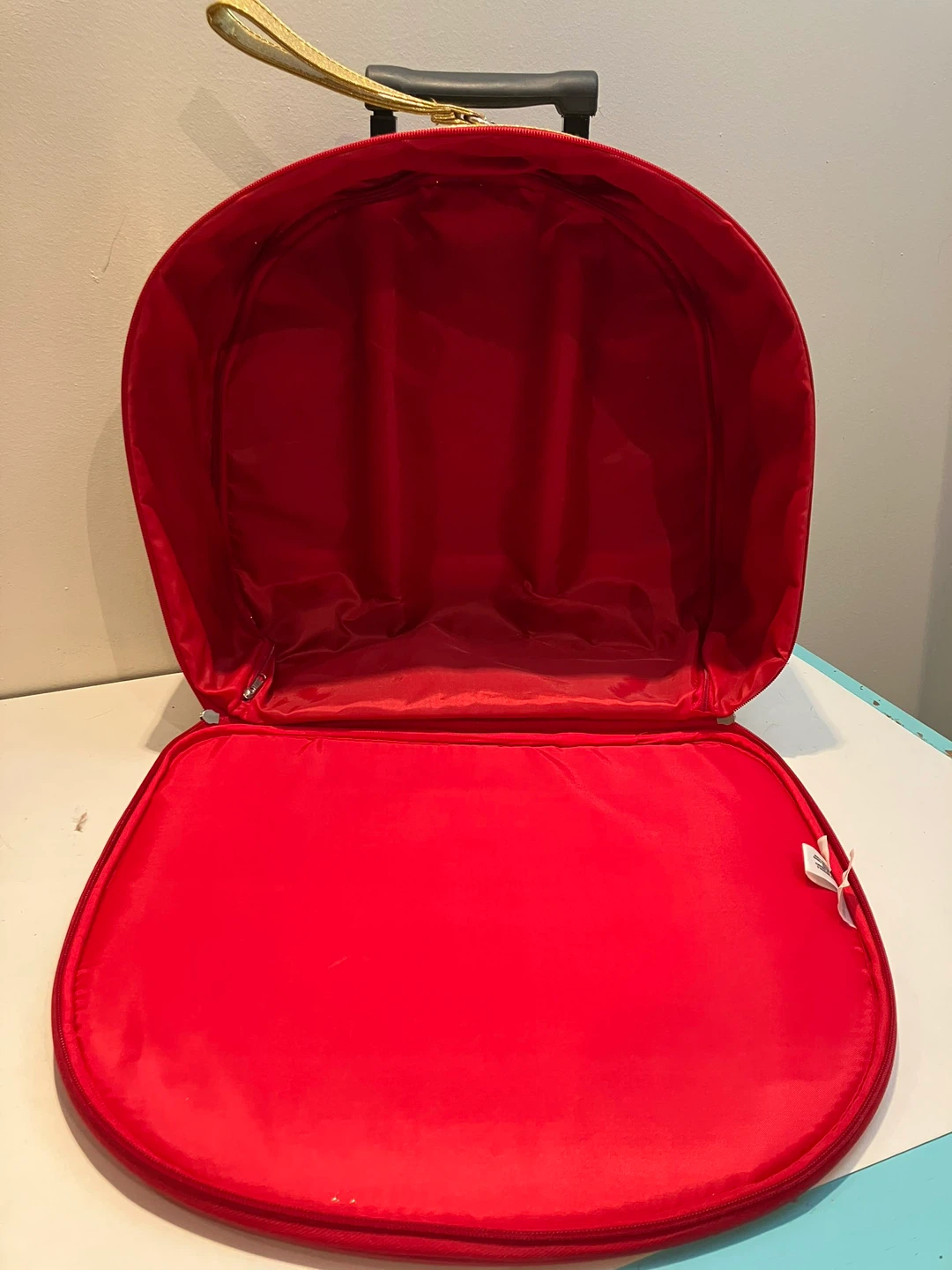 Disney Princess Belle Rolling Suitcase - photo 5
